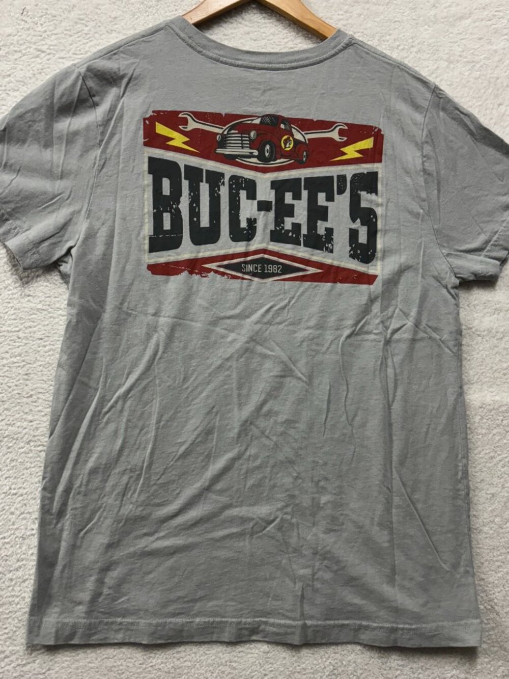 Buc-ees T Shirt Mens Large L Grey Vintage Truck Graphic Short Sleeve